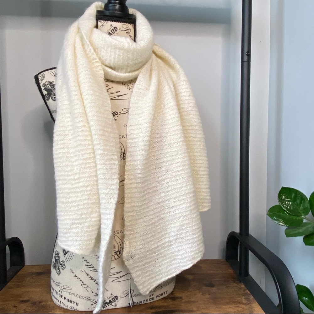 CEJON Women’s Ivory Waffle textured rectangular scarf wrap new with tag